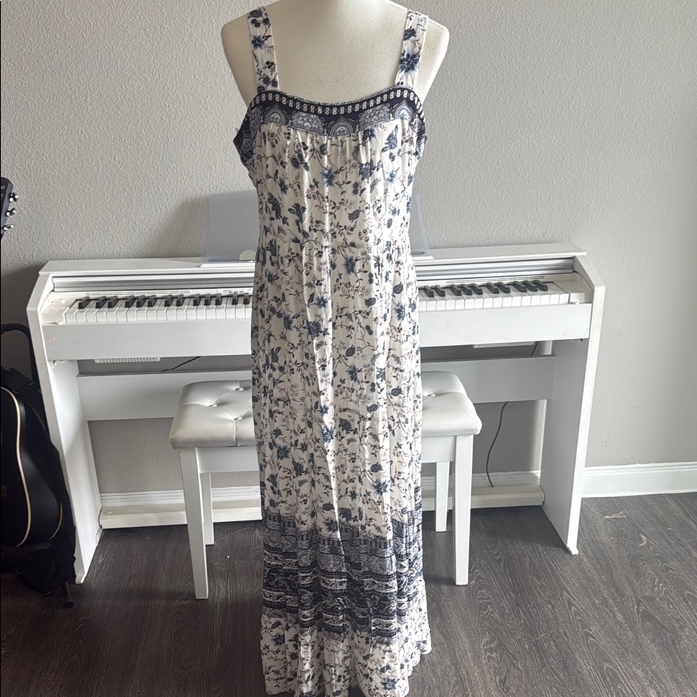 Knox Rose White and Cream Sleeveless Maxi Sundress